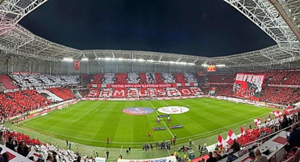 Samsunspor Taraftarından Fenerbahçe Maçında Unutulmaz Koreografi Gösterisi