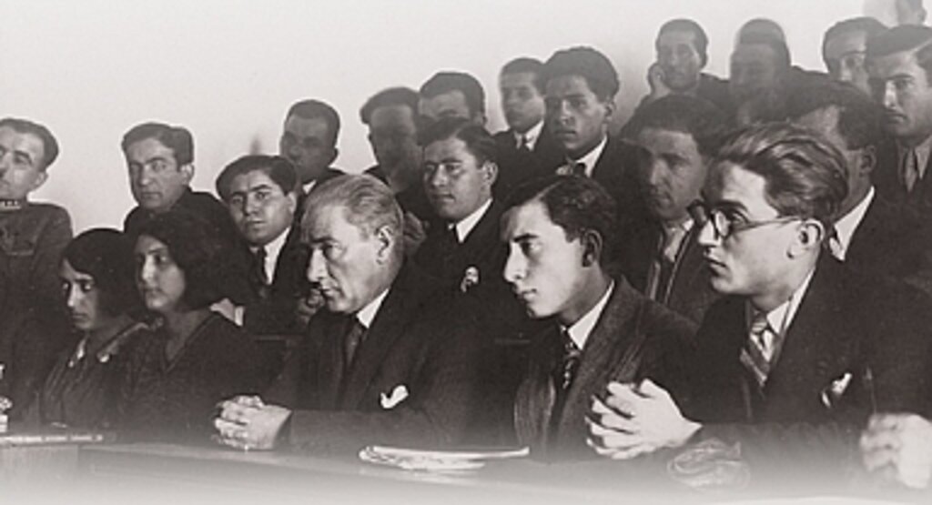 Öğretmenler Günü İçin Anlamlı Mesajlar: Öğretmenlerinize Minnettarlığınızı İfade Edin