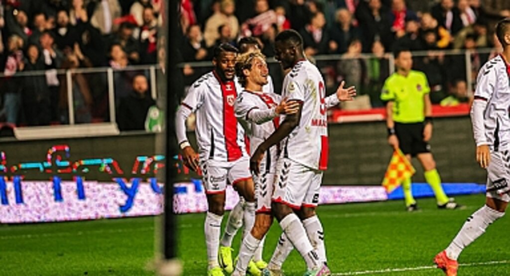 Samsunspor Durdurulamıyor! Galatasaray’la Puan Farkı 3’e İndi