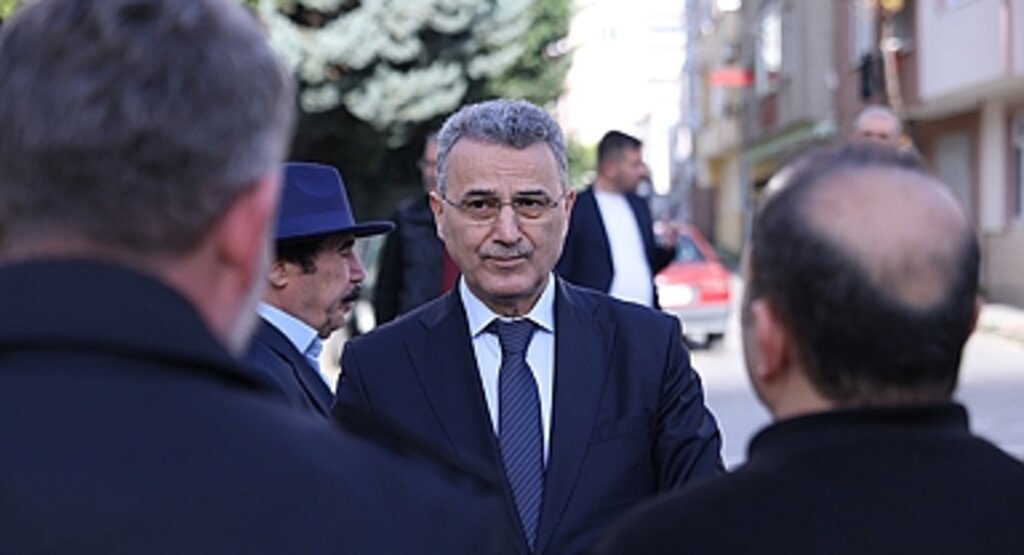 İkadım’da Asfaltlama Seferberliği Sürüyor