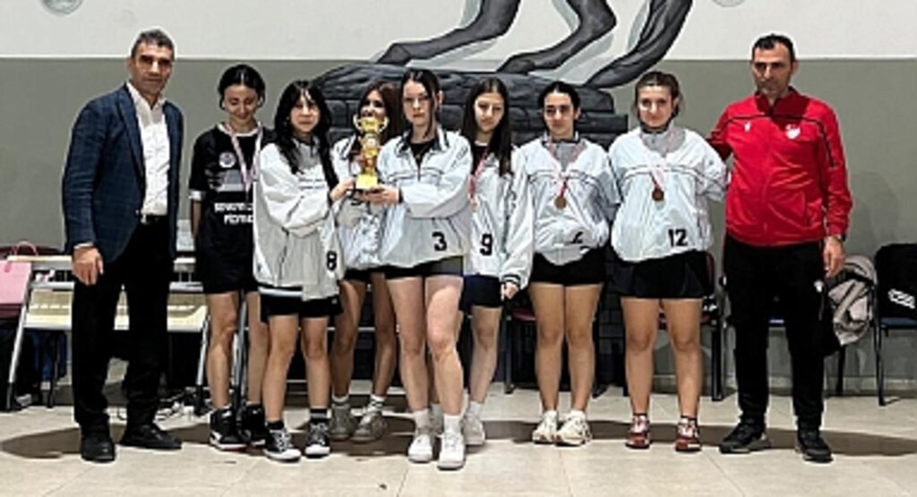Samsun’da Badminton Heyecanı: Gençler Kategorisi Müsabakaları Tamamlandı