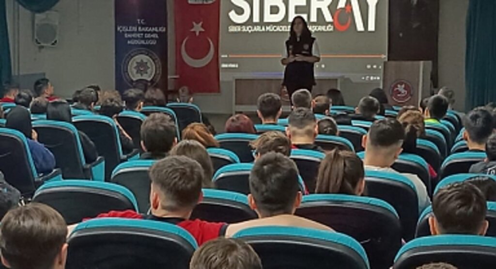 Siber Güvenlik Seminerleriyle 230 Öğrenciye Dijital Farkındalık Aşılandı