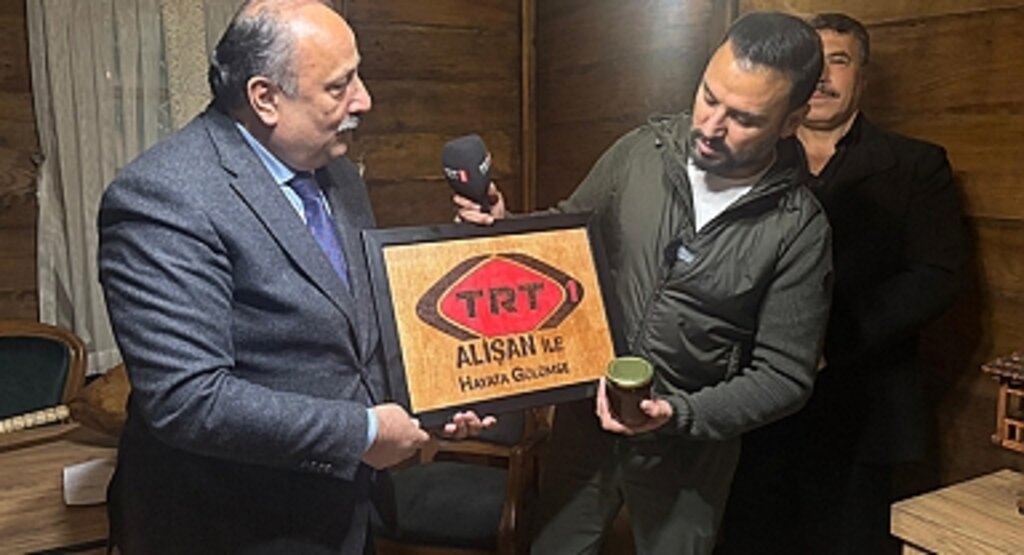 Alişan'la Hayata Gülümse Salıpazarı'nda: Tarih ve Lezzet Ekranlara Taşındı