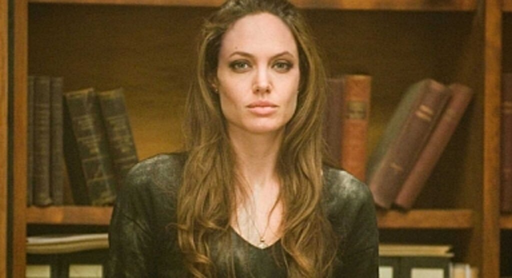 Angelina Jolie: Sinemanın Efsanevi Yıldızı ve İnsani Yardım Elçisi