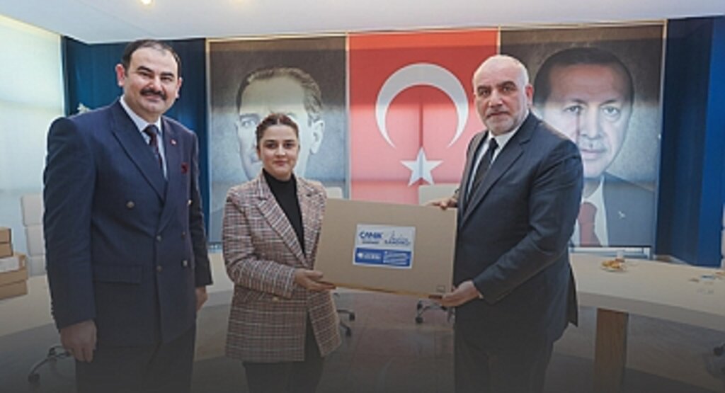 Başkan İbrahim Sandıkçı’dan Öğretmenlere Anlamlı Hediye: Dizüstü Bilgisayar