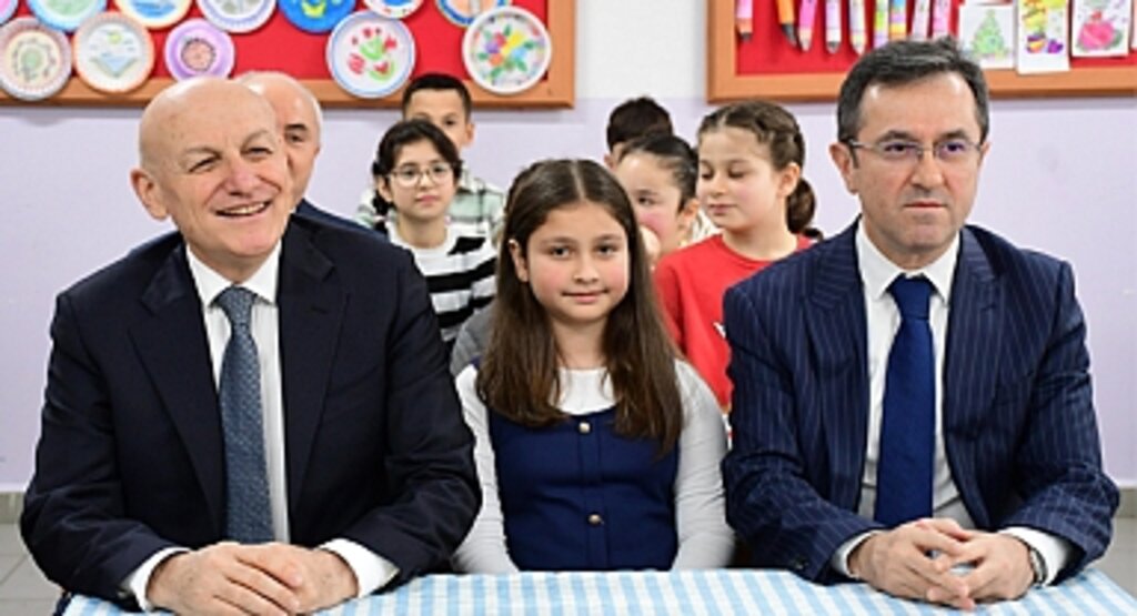 Başkan Şenol Kul, Öğrencilerin Karne Heyecanına Ortak Oldu