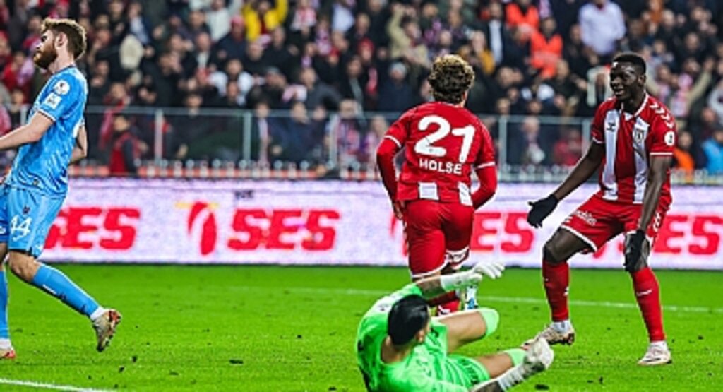 Karadeniz Derbisinde Fırtına Değil, Şimşek Çaktı: Samsunspor 2-1 Kazandı!