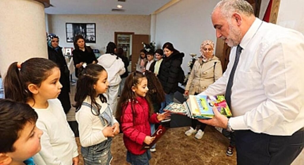Karnelerini Alan Öğrenciler Başkan Sandıkçı’ya Koştu