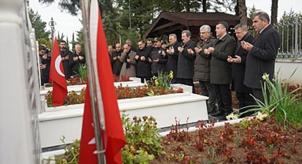 MHP Samsun İl Başkanı Burhan Mucur, Samsunspor'un Futbol Şehitlerini Andı