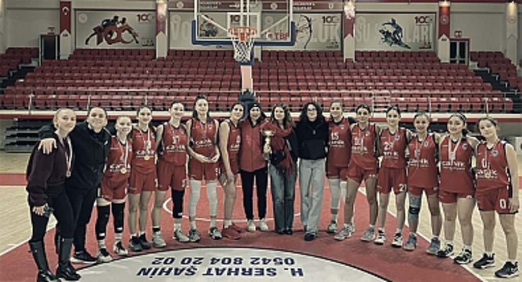 Canik Belediyespor’dan 3 Kulvarda 3 Şampiyonluk