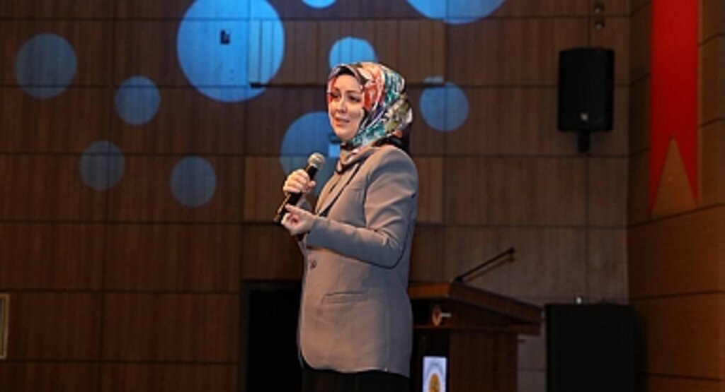 Samsun’da Aile ve Çocuk Eğitimi Buluşması: Hatice Kübra Tongar Yoğun İlgi Gördü
