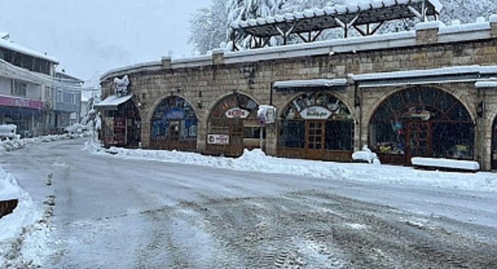Samsun'da Kar Yağışı Etkili Oluyor: Ladik'te Okullara 1 Gün Ara Verildi