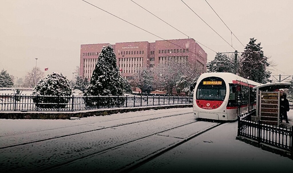 Samsun Valisi Orhan Tavlı’dan Kar Yağışı Uyarısı: Zorunlu Olmadıkça Trafiğe Çıkmayın