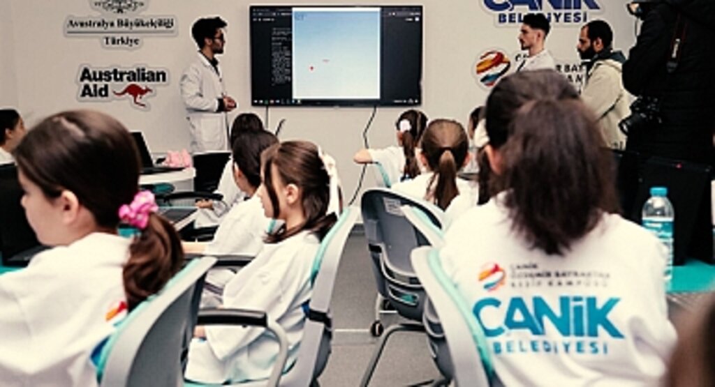 Canik Belediyesi'nden Kız Öğrencilere Yapay Zeka Eğitimi: Avustralya Büyükelçiliği'nden Destek
