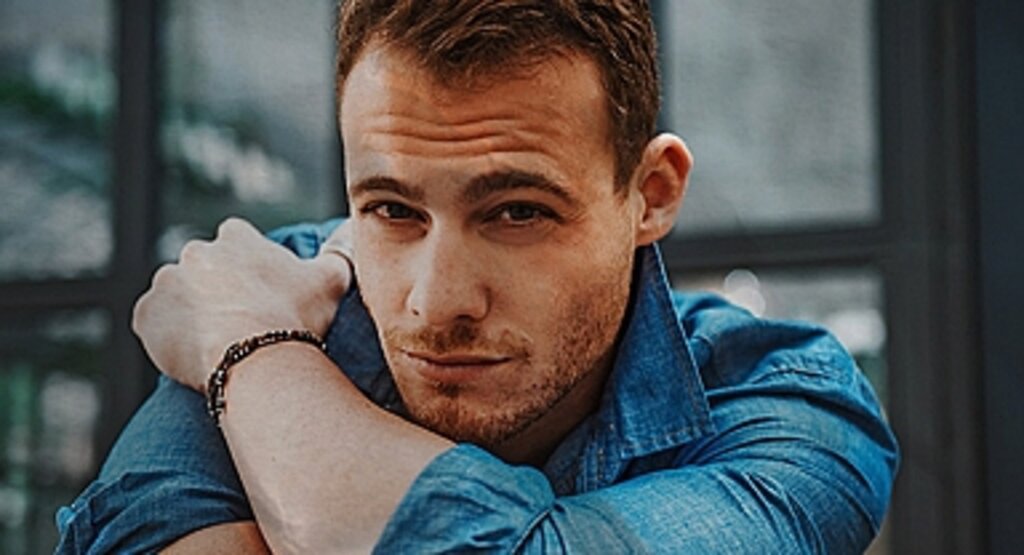 Kerem Bürsin Kimdir? Türk Televizyon ve Sinema Dünyasının Yükselen Yıldızı