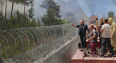 Hatay Yayladağı'nda Suriye Sınırında Başlayan Orman Yangınına Havadan ve Karadan Müdahale Sürüyor