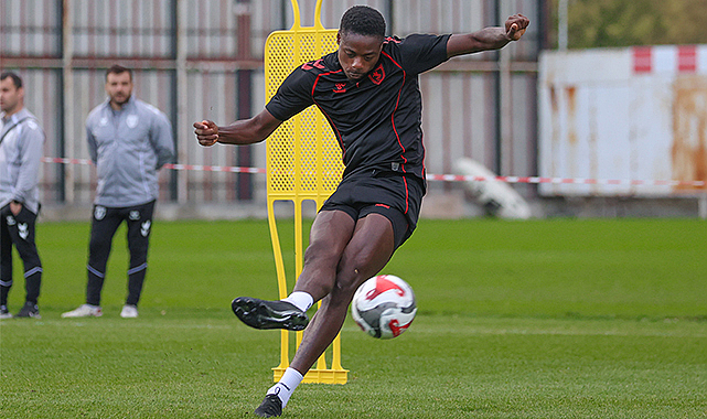 Samsunspor, Kayserispor deplasmanı öncesi Nuri Asan Tesisleri’nde taktik çalıştı