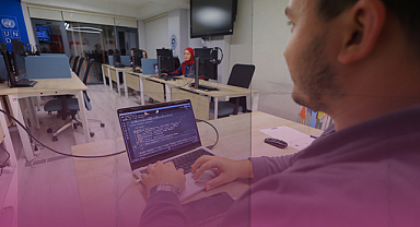 Petek Genç Dijital Gençlik Merkezi’nde Python ile Veri Analizi Kursu Sürüyor