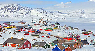 Grönland Hangi Ülkeye Bağlı? Dünyanın En Büyük Adasının Stratejik Konumu ve Geleceği