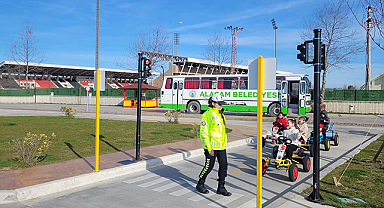 Alaçam’da Çocuklara Trafik Bilinci Aşılanıyor: Emniyetten Uygulamalı Eğitim