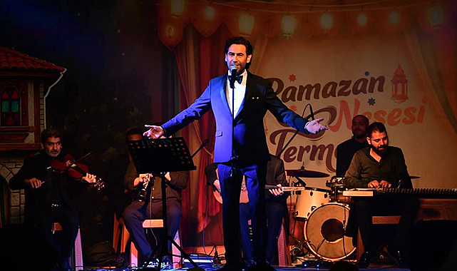 Terme Ramazan Sokağı’nda Müzik Ziyafeti: TRT Sanatçısı Özüşen Sahne Aldı