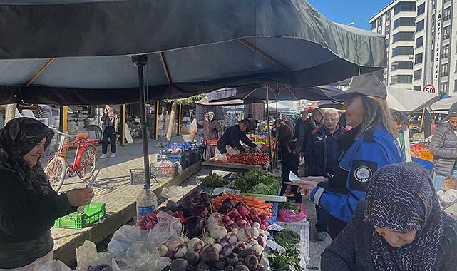 Samsun Polisi Tekkeköy Pazarı’nda: Dolandırıcılık ve KADES Hakkında Bilgilendirme Yapıldı