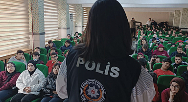 Tevfik İleri ve Aziz Atik Okullarında Siber Seferberlik: Dijital Dünyanın Riskleri Masada