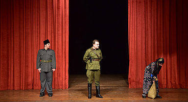 Atakum’da Çifte Gurur: ‘Atatürk ve Çocuk’ Tiyatrosu Sanatseverleri Büyüledi