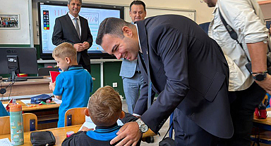 Ayvacık'ta İlköğretim Haftası Kutlandı: Kaymakam Çepni Öğrencilerle Buluştu