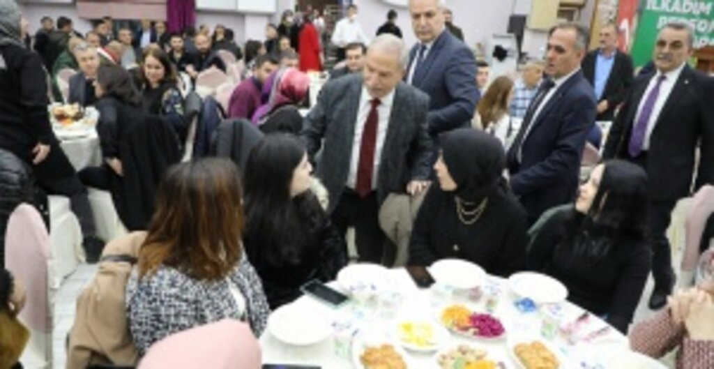 İlkadım Belediye Başkanı Necattin Demirtaş, Çalışanlarıyla İftar Yemeğinde Bir Araya Geldi