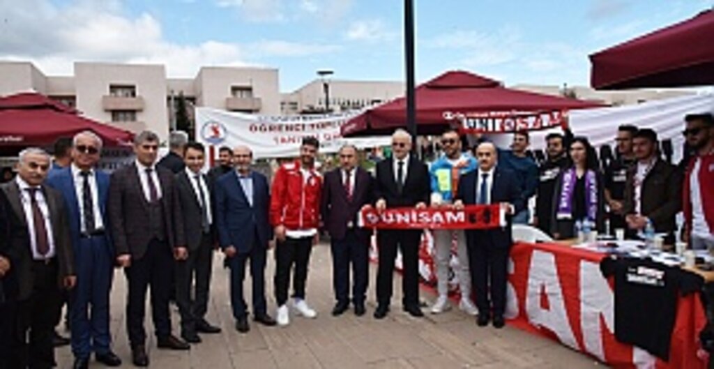 Vali Dağlı ve Rektör Ünal, Topluluk Stantlarını ve Yaşam Merkezini ziyaret